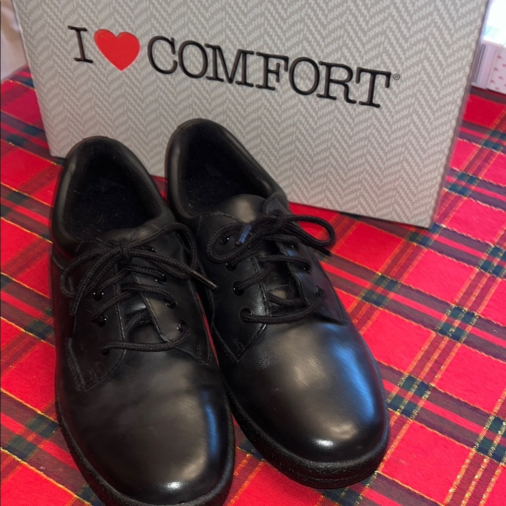 New in box! Women’s I ❤️ Comfort shoes | Size 6.5